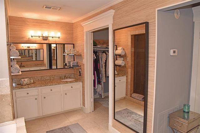 1802 Potomac D, Houston, TX 77057
