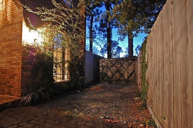 1802 Potomac D, Houston, TX 77057