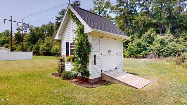 305 Summerfield Drive, Pikeville, NC 27863
