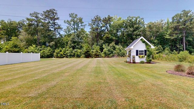 305 Summerfield Drive, Pikeville, NC 27863