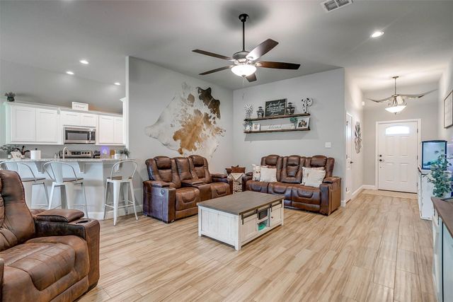 123 Clover Circle, Weatherford, TX 76086