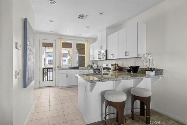 902 N Botanica Lane C, Azusa, CA 91702
