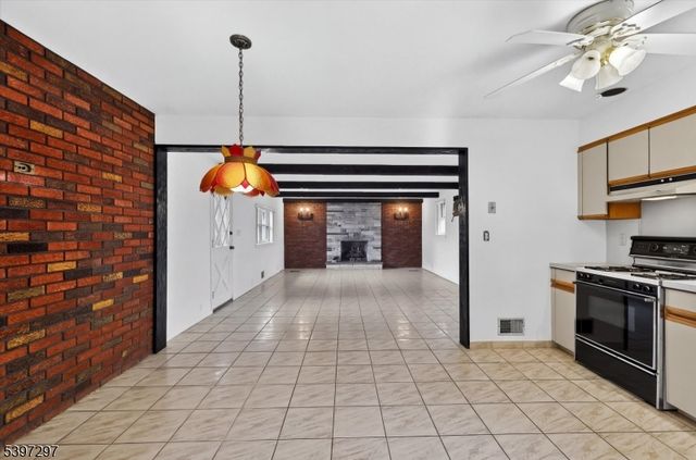 66 Jamros Ter, Saddle Brook Twp., NJ 07663