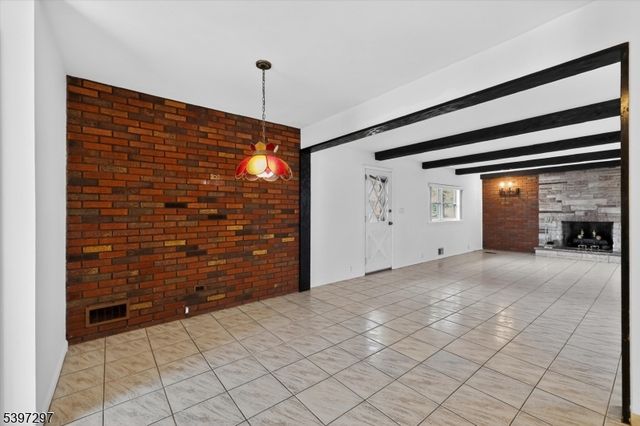 66 Jamros Ter, Saddle Brook Twp., NJ 07663