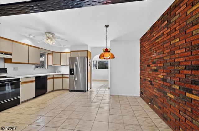 66 Jamros Ter, Saddle Brook Twp., NJ 07663