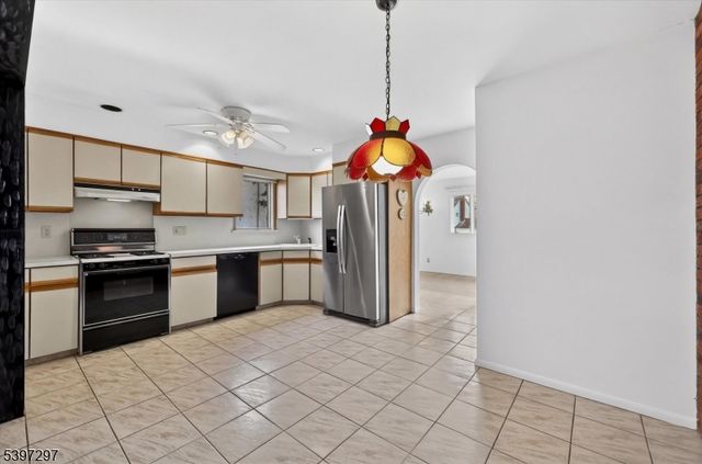 66 Jamros Ter, Saddle Brook Twp., NJ 07663