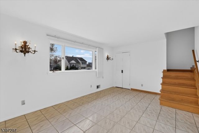 66 Jamros Ter, Saddle Brook Twp., NJ 07663