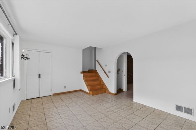 66 Jamros Ter, Saddle Brook Twp., NJ 07663