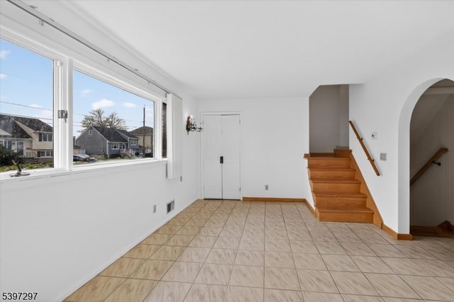 66 Jamros Ter, Saddle Brook Twp., NJ 07663