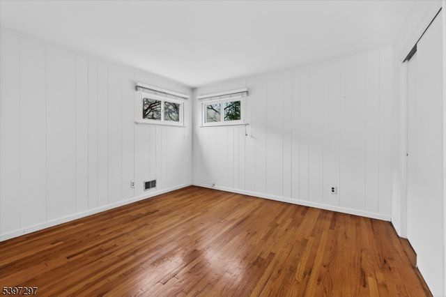 66 Jamros Ter, Saddle Brook Twp., NJ 07663