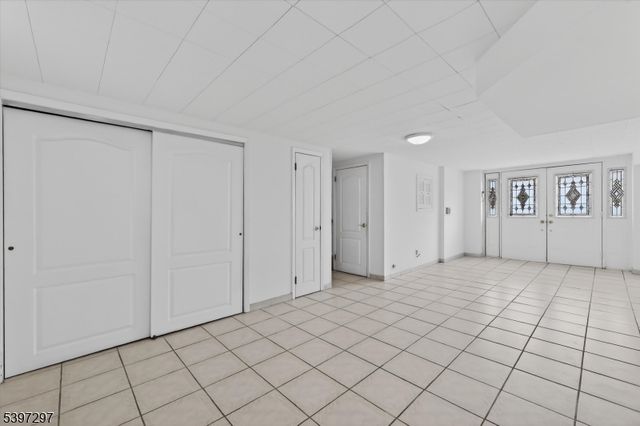 66 Jamros Ter, Saddle Brook Twp., NJ 07663