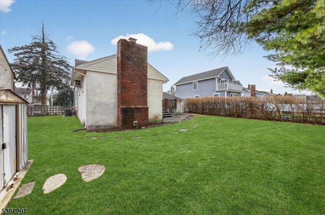 66 Jamros Ter, Saddle Brook Twp., NJ 07663