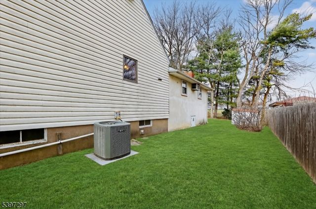 66 Jamros Ter, Saddle Brook Twp., NJ 07663