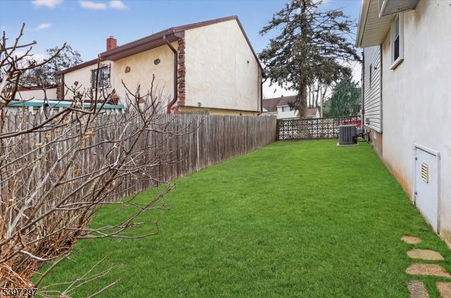 66 Jamros Ter, Saddle Brook Twp., NJ 07663