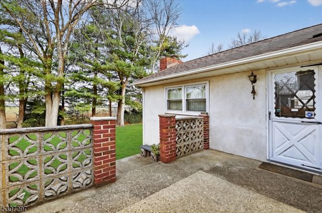 66 Jamros Ter, Saddle Brook Twp., NJ 07663