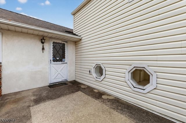 66 Jamros Ter, Saddle Brook Twp., NJ 07663