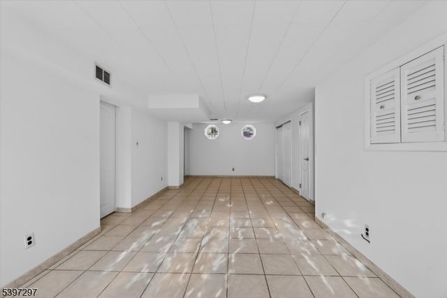 66 Jamros Ter, Saddle Brook Twp., NJ 07663