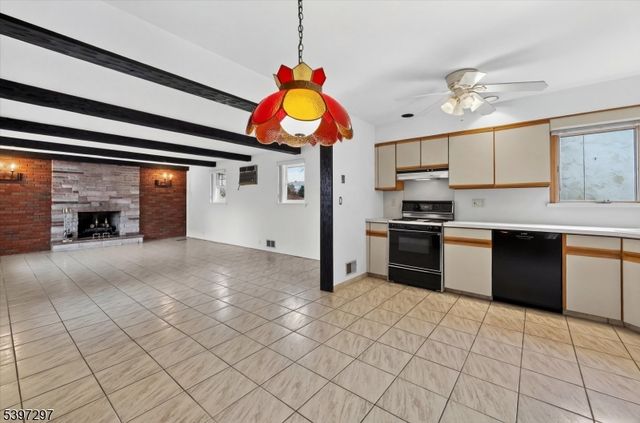 66 Jamros Ter, Saddle Brook Twp., NJ 07663