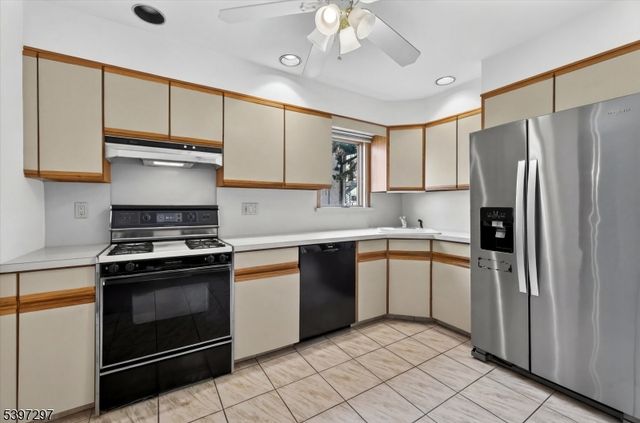 66 Jamros Ter, Saddle Brook Twp., NJ 07663