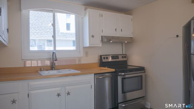 49 Sound View Heights, Branford, CT 06405