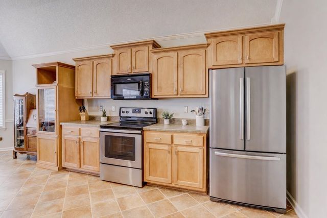 255 CAMERON DR, Oakland, TN 38060