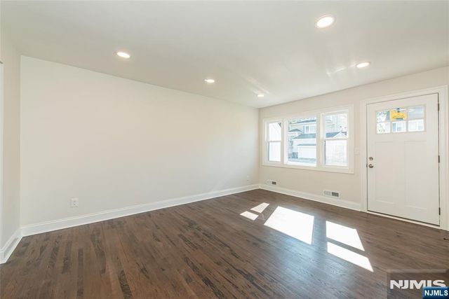 167 Pleasant Avenue, Bergenfield, NJ 07621