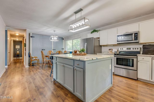 1744 Whispering Hills Drive, Kingsport, TN 37660