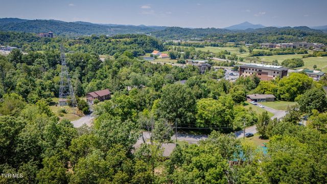1744 Whispering Hills Drive, Kingsport, TN 37660