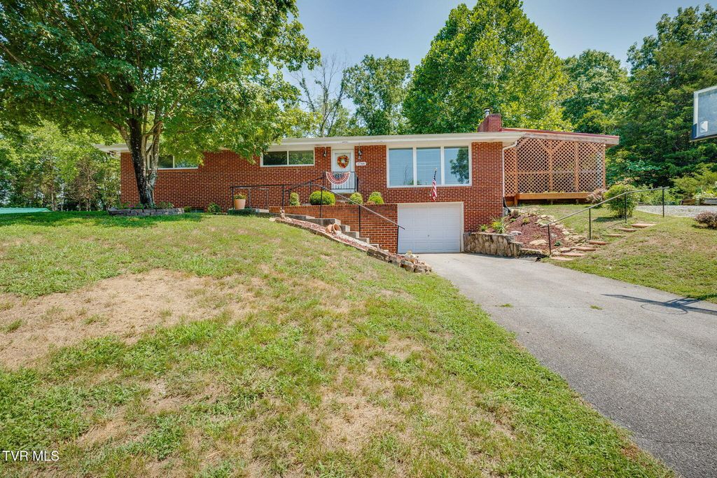 1744 Whispering Hills Drive, Kingsport, TN 37660