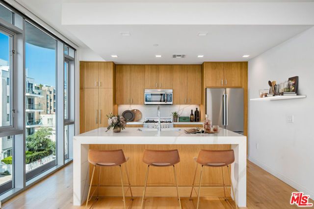 8500 Burton Way 602, Los Angeles, CA 90048