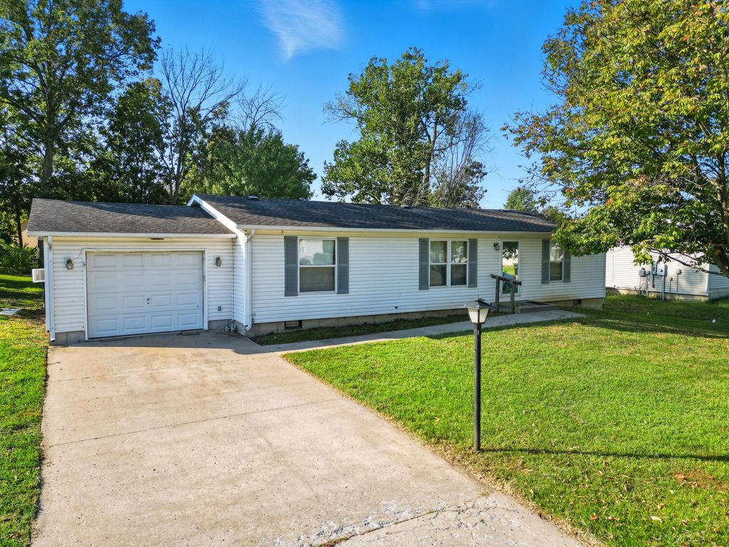 5261 N BURNING BUSH RD, Columbia, MO 65202