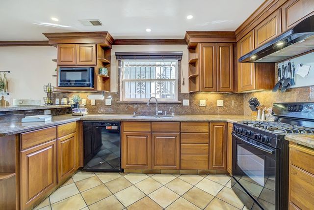 2635 E 10Th St, Oakland, CA 94601