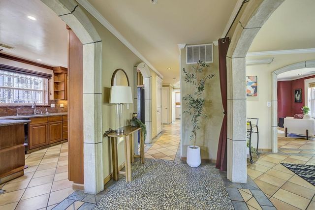 2635 E 10Th St, Oakland, CA 94601