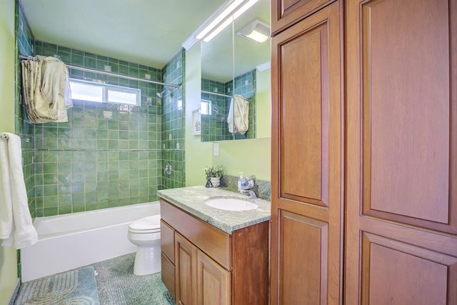 2635 E 10Th St, Oakland, CA 94601