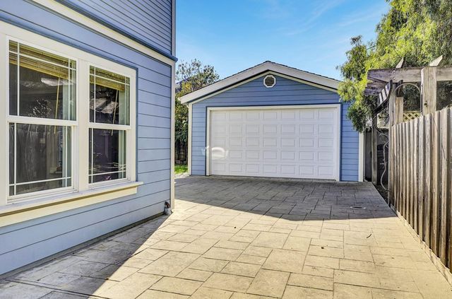 2635 E 10Th St, Oakland, CA 94601