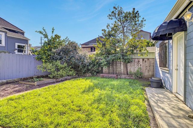 2635 E 10Th St, Oakland, CA 94601