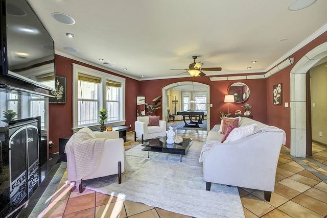 2635 E 10Th St, Oakland, CA 94601