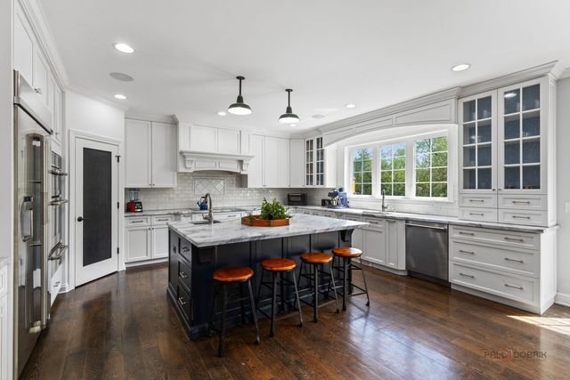 1025 S Vail Avenue, Arlington Heights, IL 60005