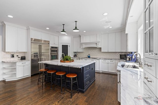 1025 S Vail Avenue, Arlington Heights, IL 60005