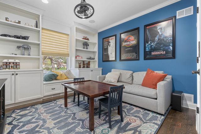 1025 S Vail Avenue, Arlington Heights, IL 60005
