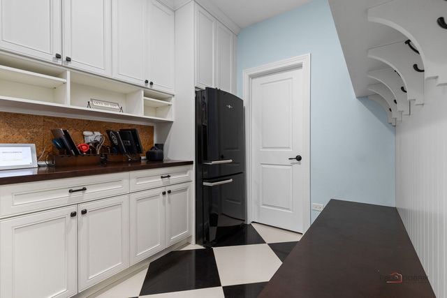 1025 S Vail Avenue, Arlington Heights, IL 60005