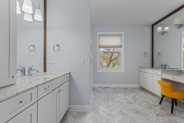 1025 S Vail Avenue, Arlington Heights, IL 60005