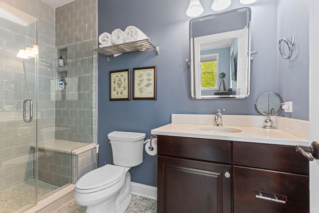 1025 S Vail Avenue, Arlington Heights, IL 60005