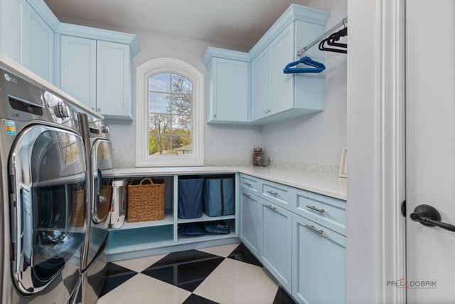 1025 S Vail Avenue, Arlington Heights, IL 60005