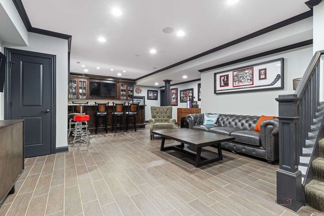 1025 S Vail Avenue, Arlington Heights, IL 60005