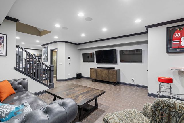1025 S Vail Avenue, Arlington Heights, IL 60005