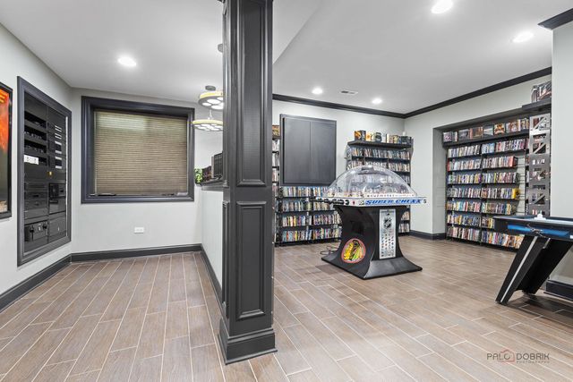 1025 S Vail Avenue, Arlington Heights, IL 60005