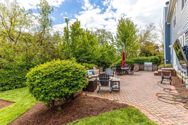 1025 S Vail Avenue, Arlington Heights, IL 60005