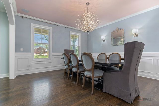1025 S Vail Avenue, Arlington Heights, IL 60005
