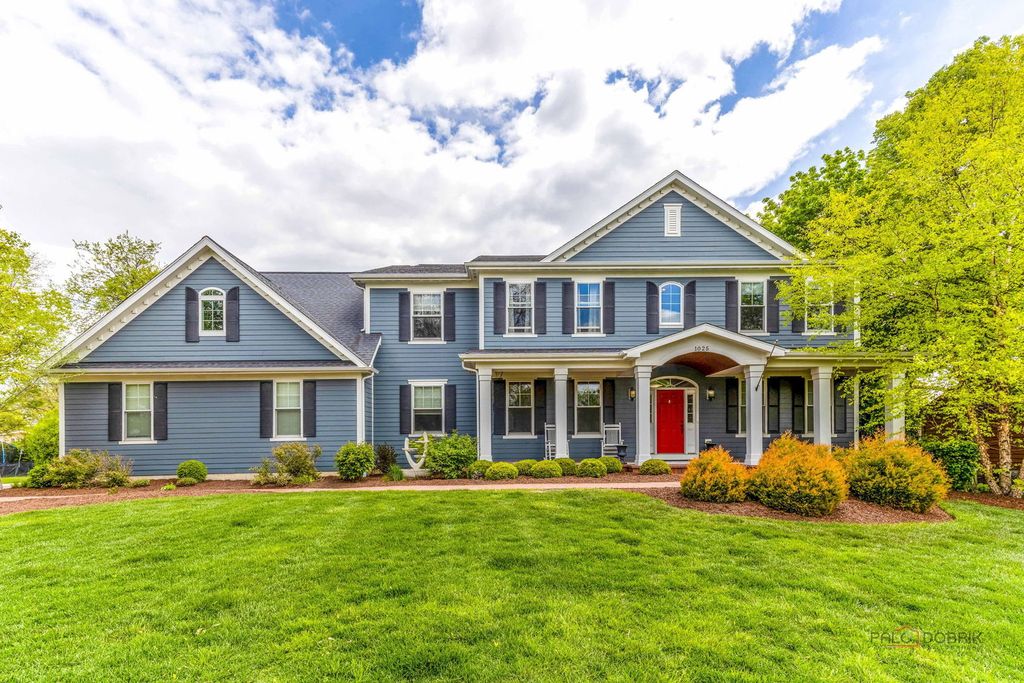 1025 S Vail Avenue, Arlington Heights, IL 60005